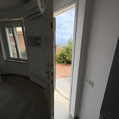 Flora Apartment *
